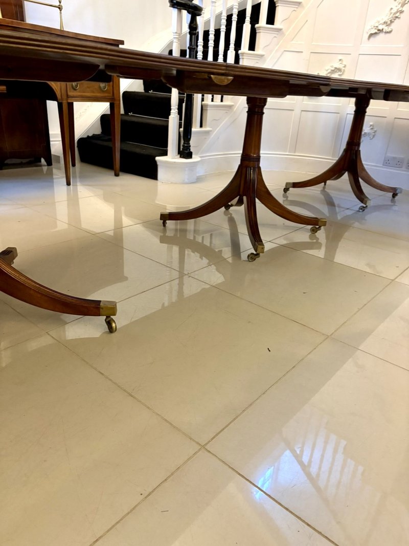 Antique Figured Mahogany Quality Three-Pillar 16–18 Seater Extending Dining Table - Image 7